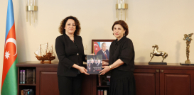 الممثل الرسمي للجمهورية شمال قبرص التركية على رأس وفد يزور مركز الترجمة الحكومي الأذربيجاني