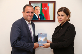 السفير الهنغاري يزور مركز الترجمة الأذربيجاني