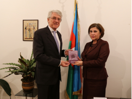 زيارة السفير الأرجنتيني لمركز الترجمة الأذربيجاني