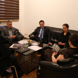 سفير الجمهورية التركية بأذربيجان يزور مركز الترجمة الأذربيجاني