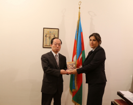 السفير الياباني يزور مركز الترجمة الأذربيجاني