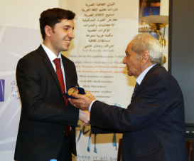 El libro “Las codornices y el otoño” publicado por el Centro de Traducción fue galardonado con un diploma y una medalla especial del Ministerio de Educación Superior de Egipto