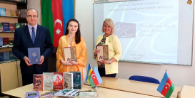 Bücher des Staatlichen Übersetzungszentrum wurden der Nationalen Linguistischen Universität Kiew zum Geschenk gemacht