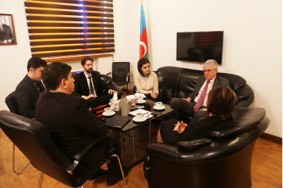 السفير الأرجنتيني يزور مركز الترجمة الأذربيجاني