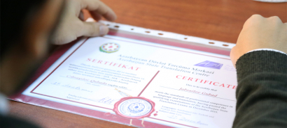 Los certificados del Centro de Traducción fueron presentados a los traductores